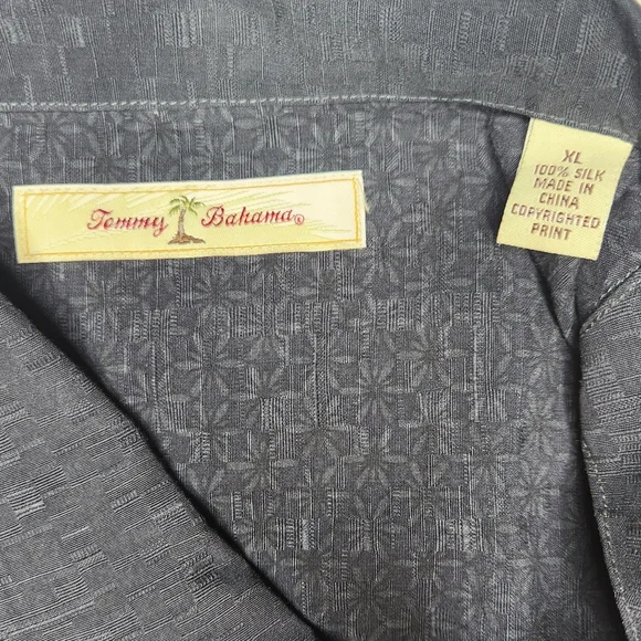 Tommy Bahama Short Sleeve Silk Button Down XL - Picture 3 of 3